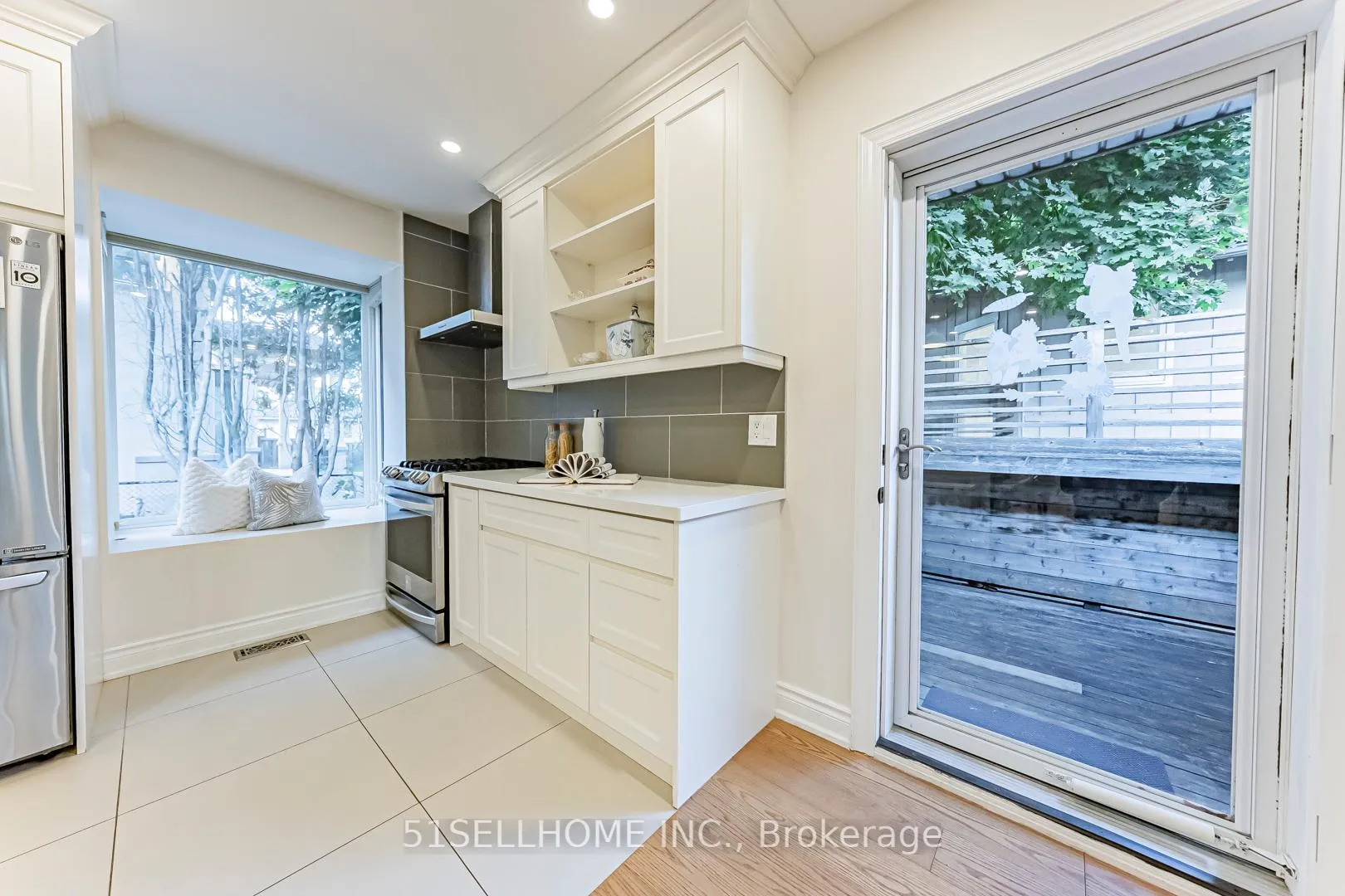 Photo 4 of 615 Parkside Drive, Oakville, West — HOMEH