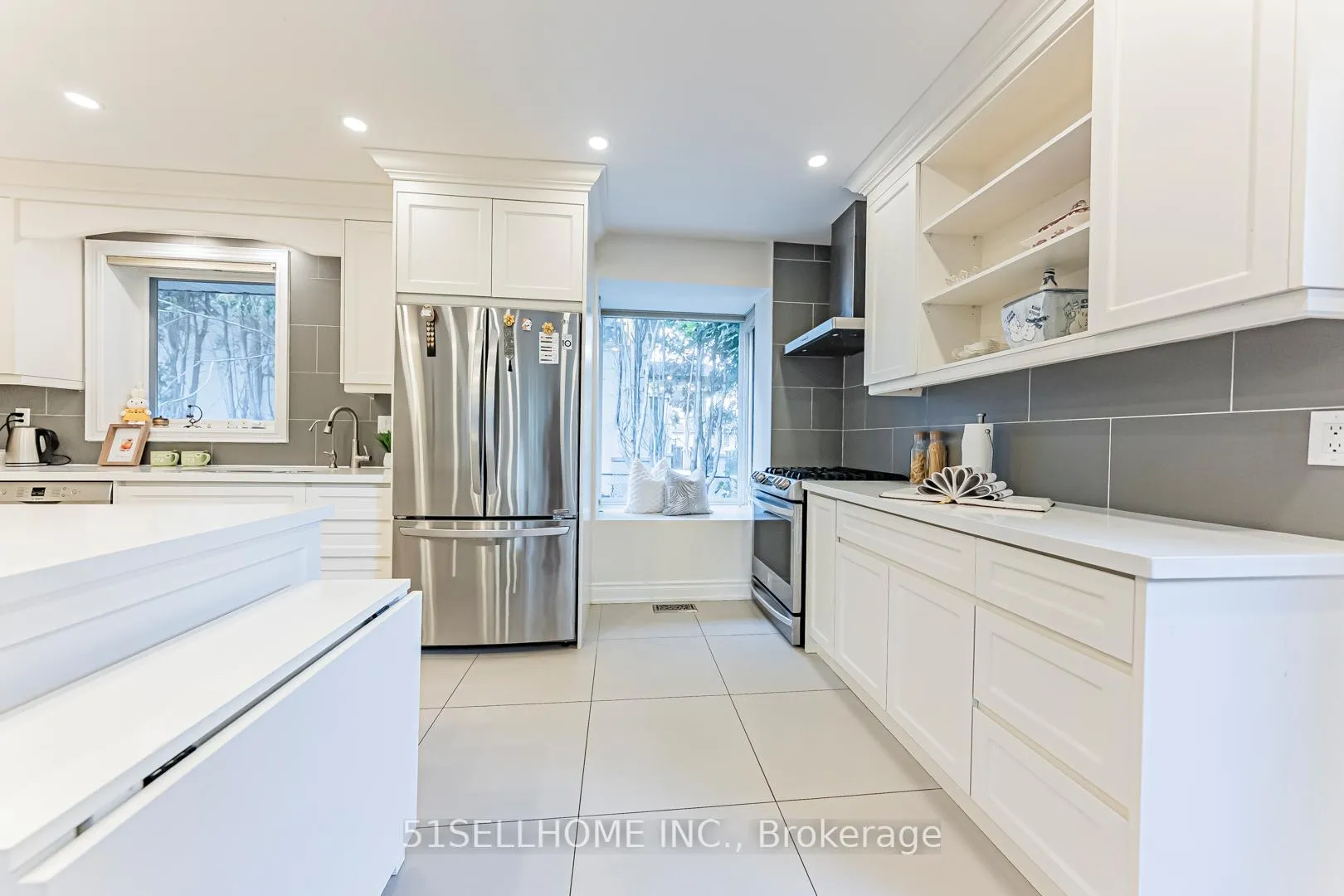 Photo 5 of 615 Parkside Drive, Oakville, West — HOMEH