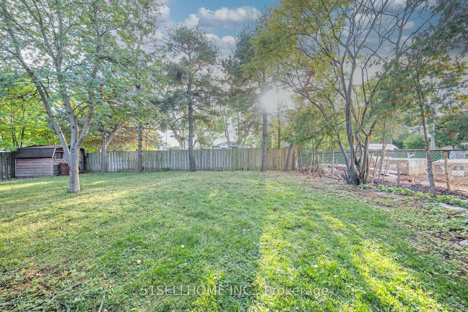 Photo 37 of 615 Parkside Drive, Oakville, West — HOMEH
