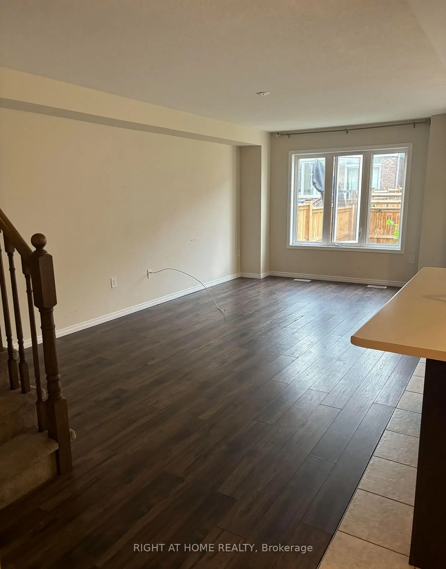 Photo 3 of 7761 White Pine Crescent, Niagara Falls, Brown — HOMEH
