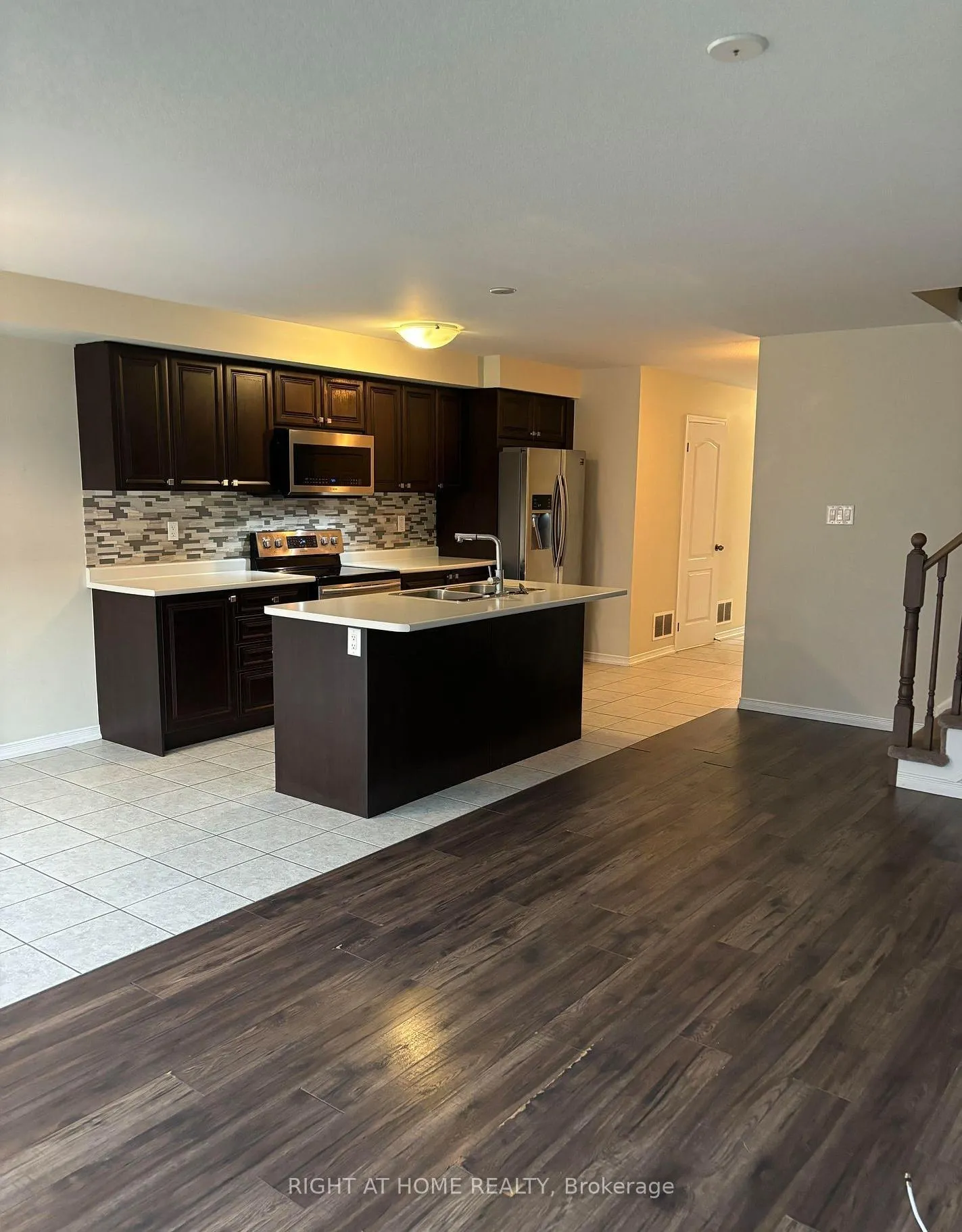 Photo 6 of 7761 White Pine Crescent, Niagara Falls, Brown — HOMEH