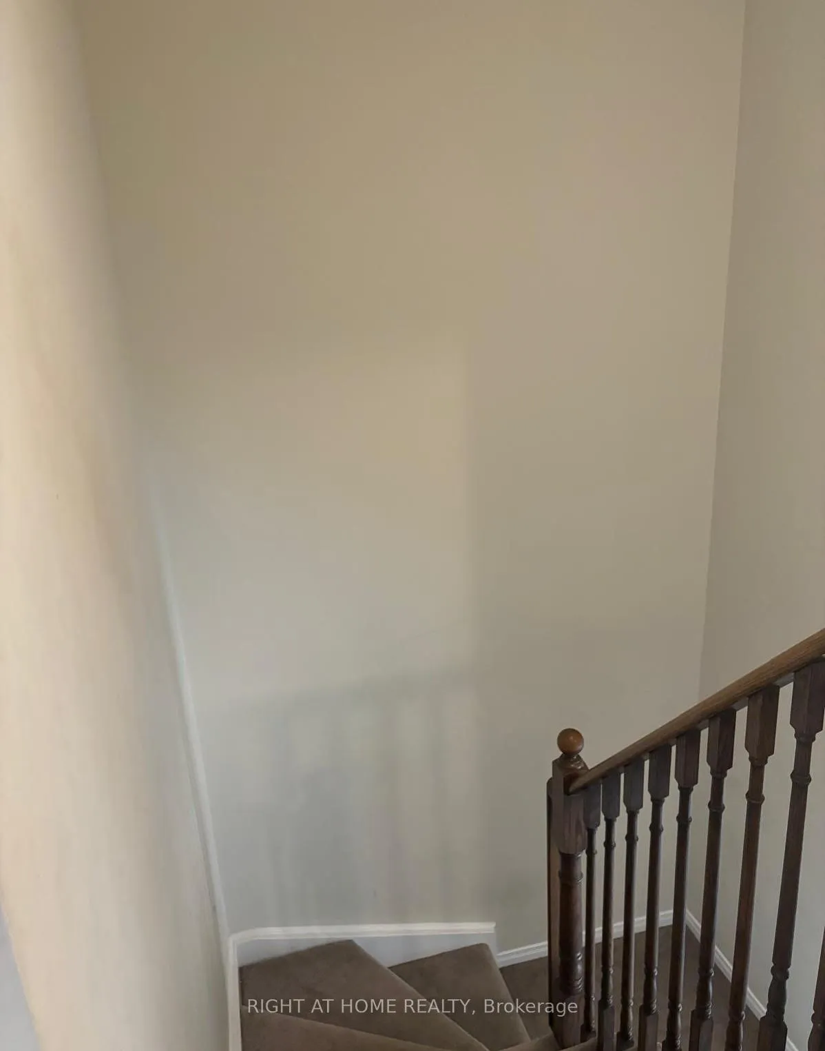 Photo 8 of 7761 White Pine Crescent, Niagara Falls, Brown — HOMEH