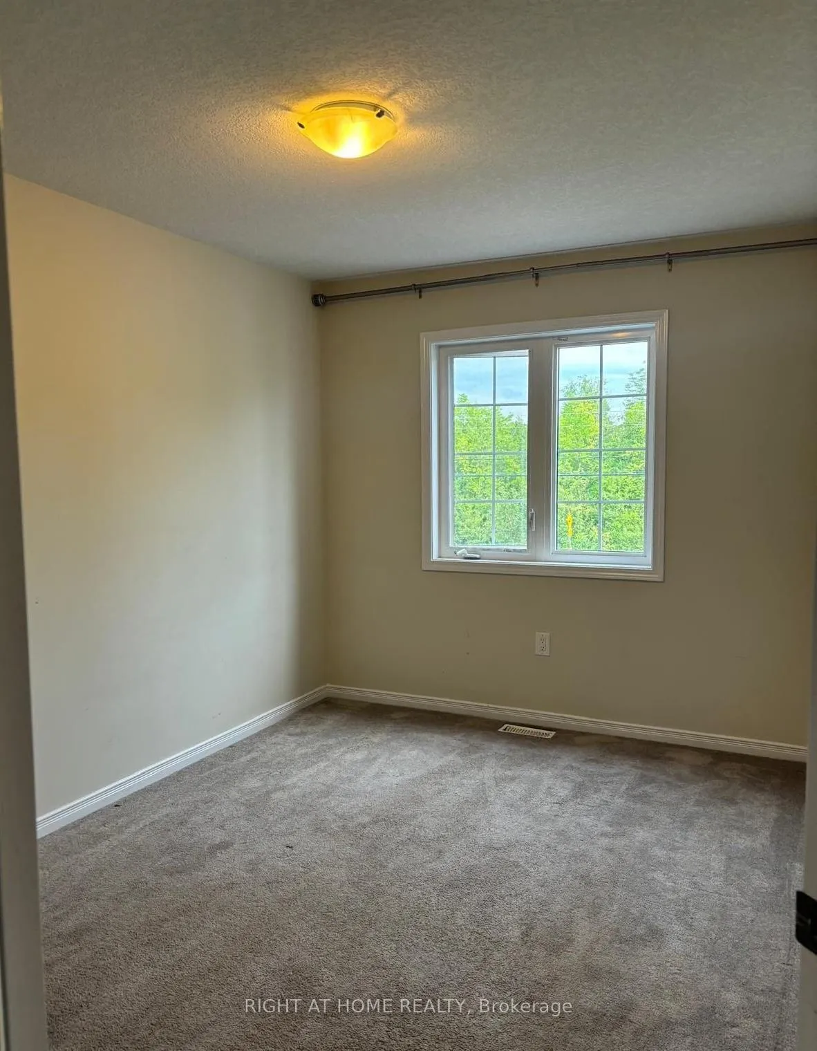 Photo 13 of 7761 White Pine Crescent, Niagara Falls, Brown — HOMEH