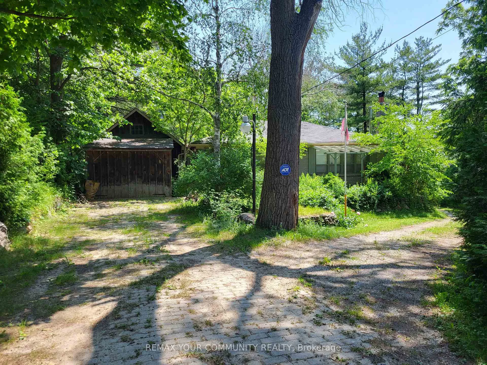 Photo of 11419 Bathurst Street
