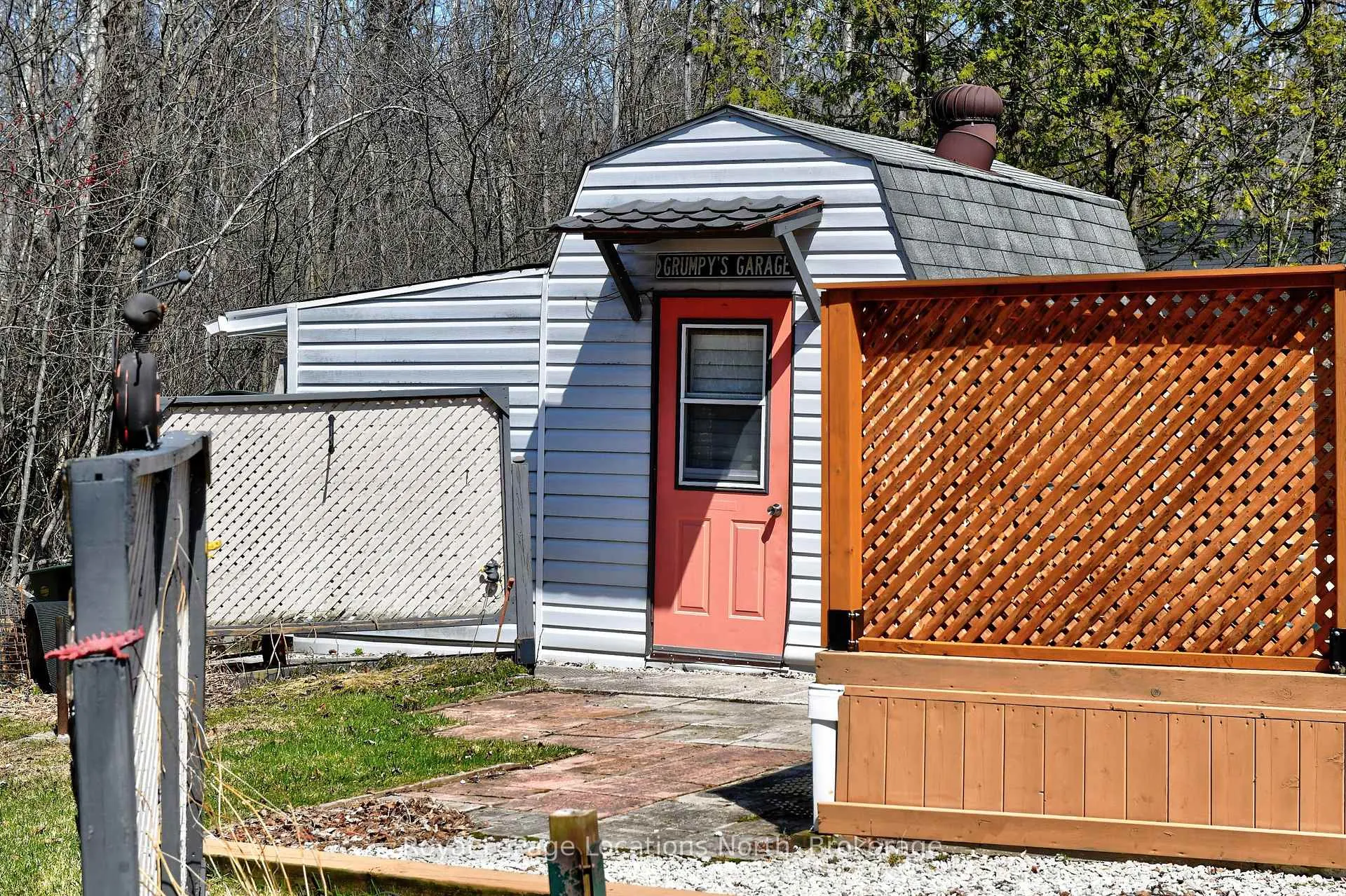 Photo 5 of 18 Prince Charles Avenue, Barrie, Little Lake — HOMEH