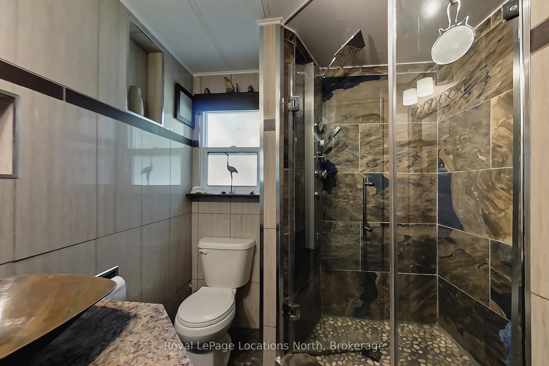 Photo 14 of 18 Prince Charles Avenue, Barrie, Little Lake — HOMEH