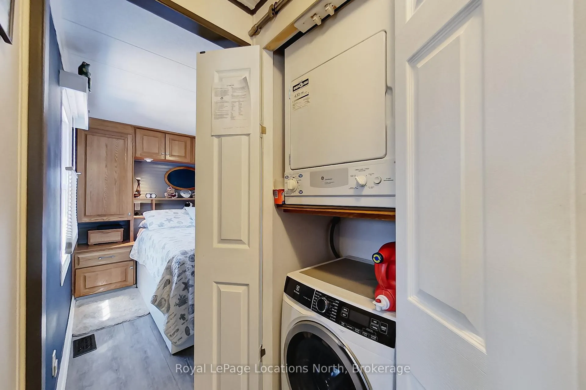 Photo 17 of 18 Prince Charles Avenue, Barrie, Little Lake — HOMEH