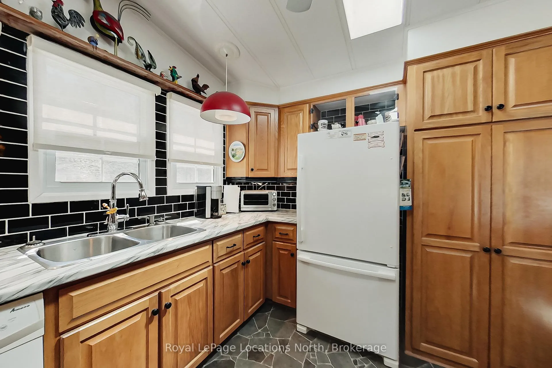 Photo 23 of 18 Prince Charles Avenue, Barrie, Little Lake — HOMEH