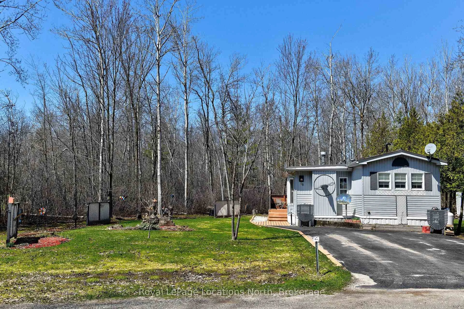 Photo 36 of 18 Prince Charles Avenue, Barrie, Little Lake — HOMEH