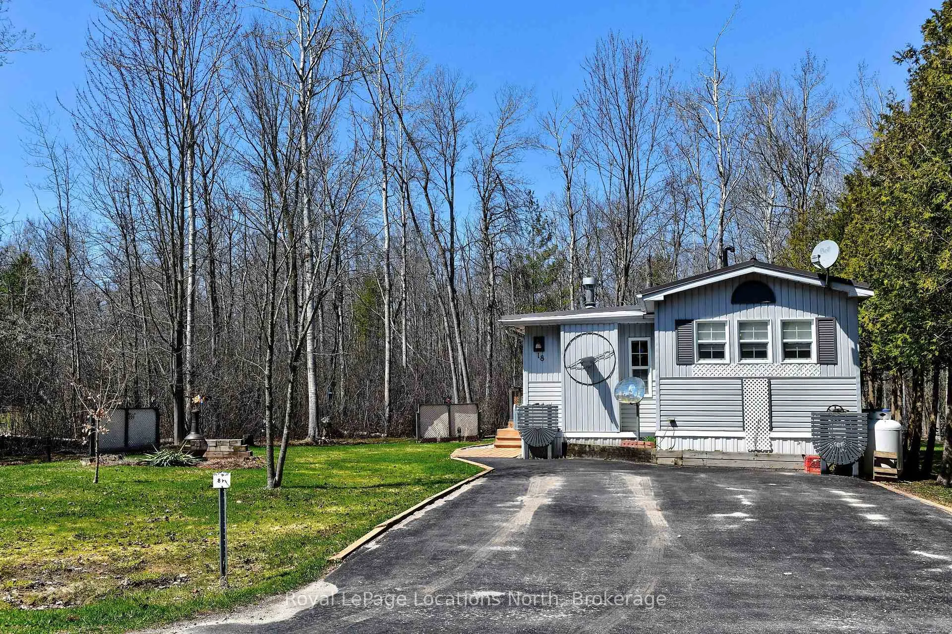 Photo 37 of 18 Prince Charles Avenue, Barrie, Little Lake — HOMEH