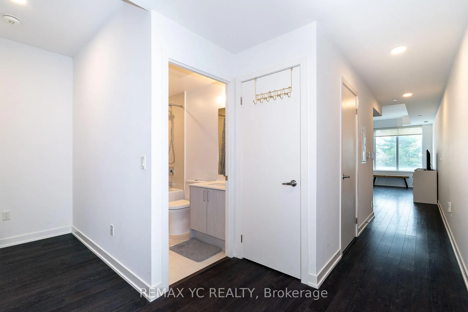 Photo 2 of Unit 306, 1 Cardiff Rd, Toronto, Mount Pleasant East — HOMEH