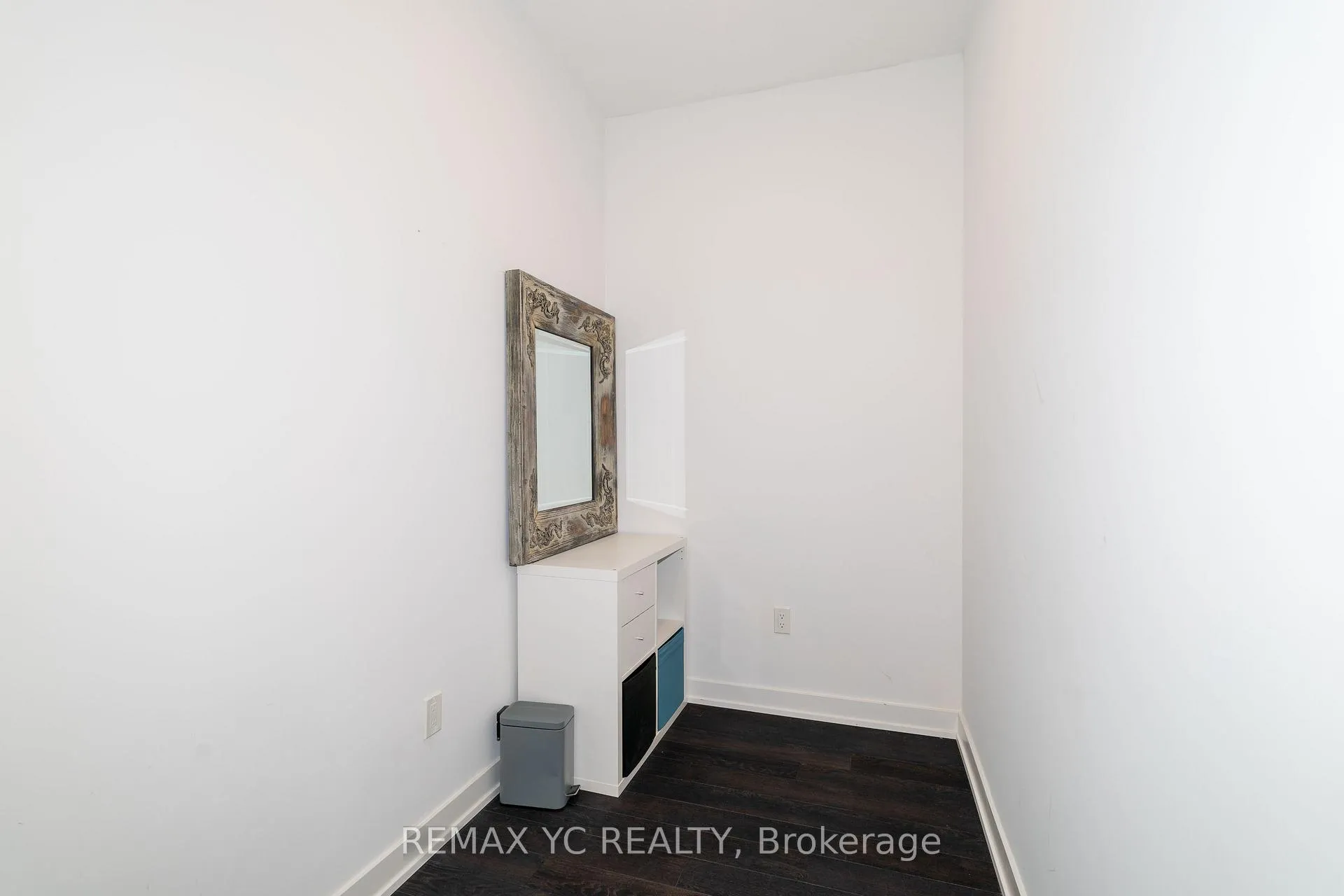 Photo 3 of Unit 306, 1 Cardiff Rd, Toronto, Mount Pleasant East — HOMEH