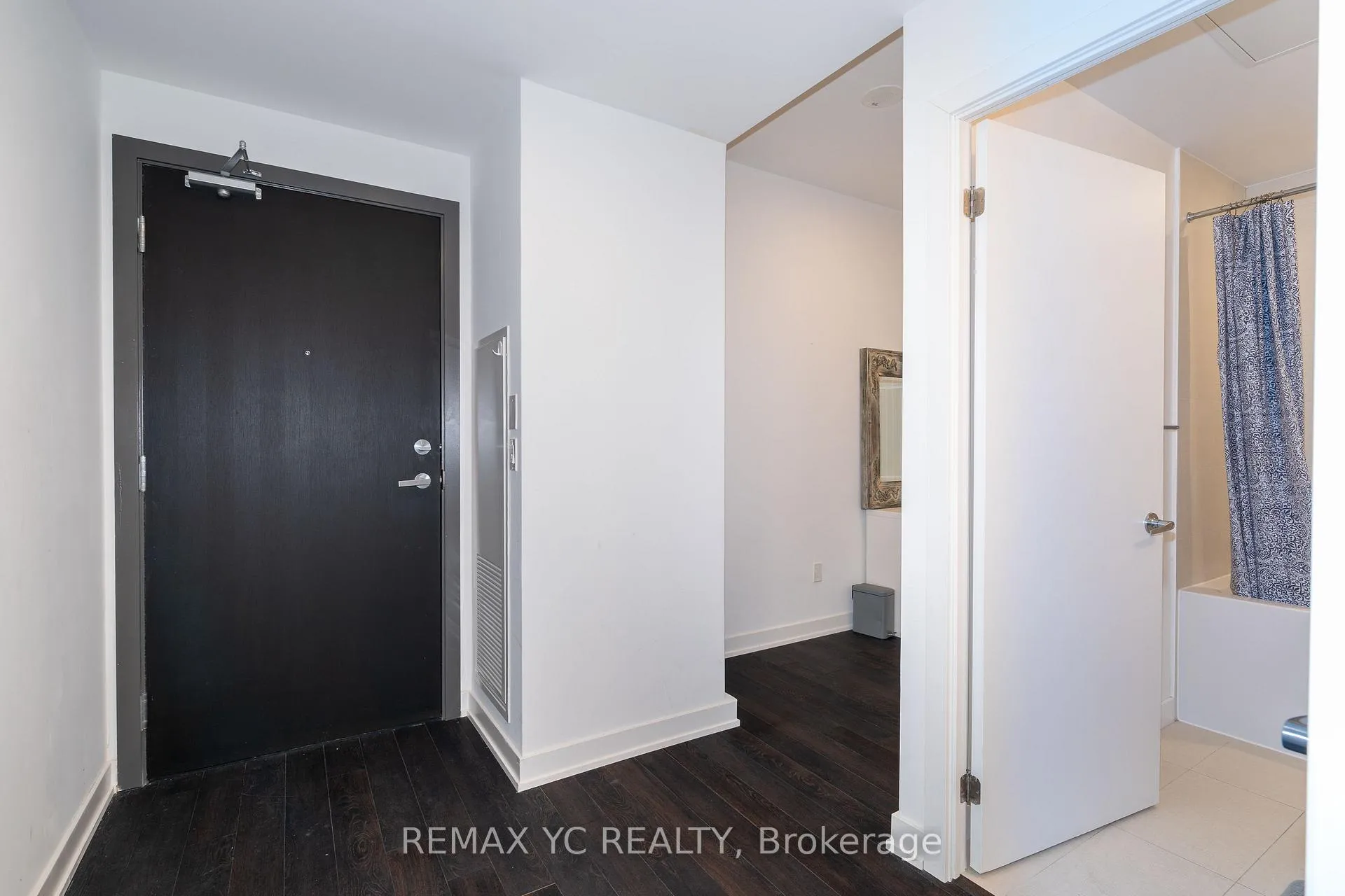 Photo 4 of Unit 306, 1 Cardiff Rd, Toronto, Mount Pleasant East — HOMEH