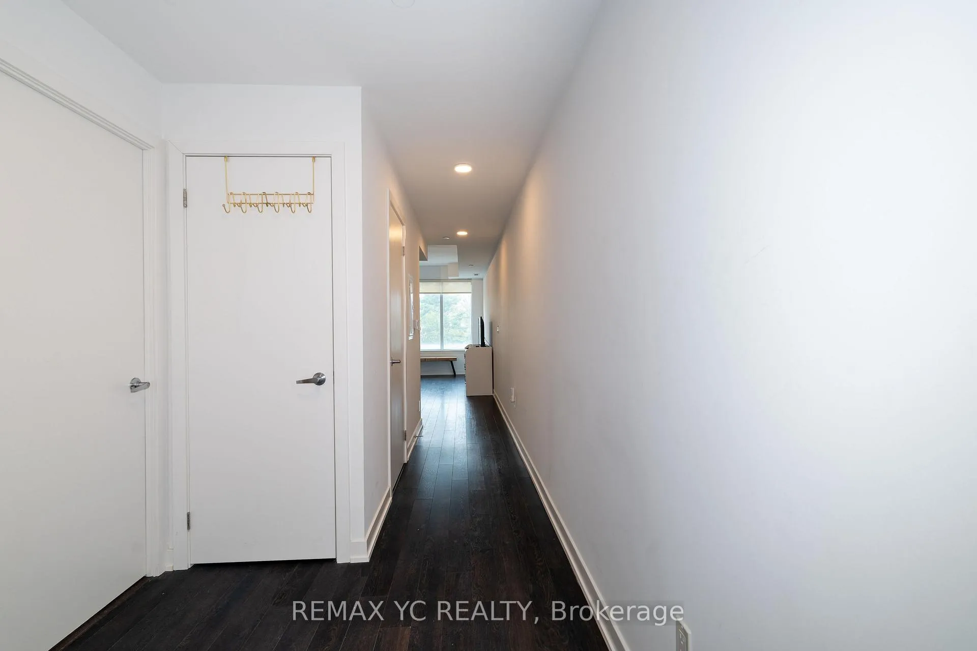 Photo 5 of Unit 306, 1 Cardiff Rd, Toronto, Mount Pleasant East — HOMEH