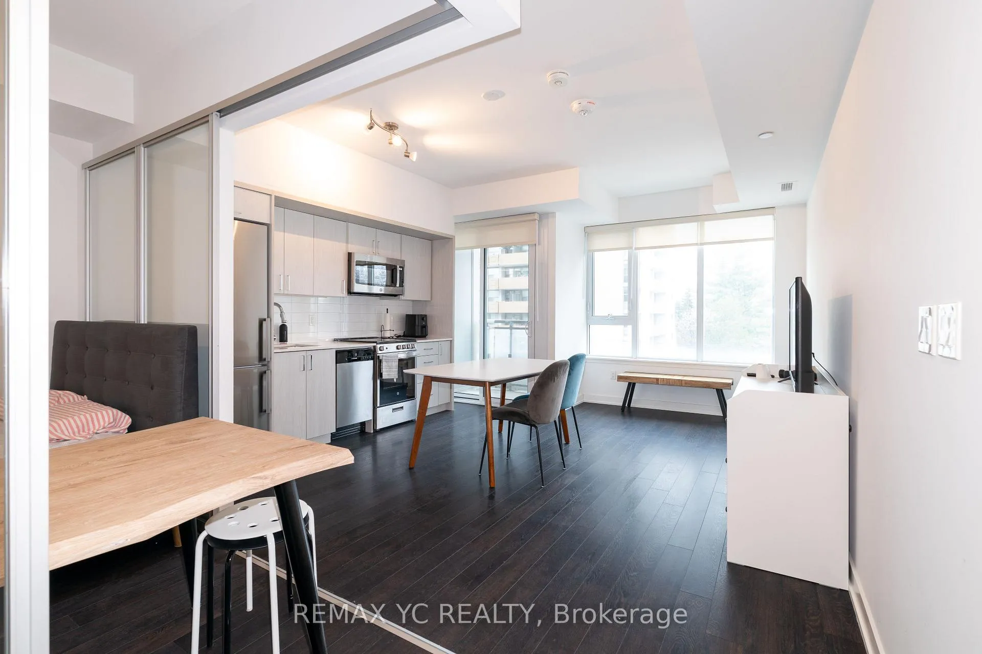 Photo 8 of Unit 306, 1 Cardiff Rd, Toronto, Mount Pleasant East — HOMEH