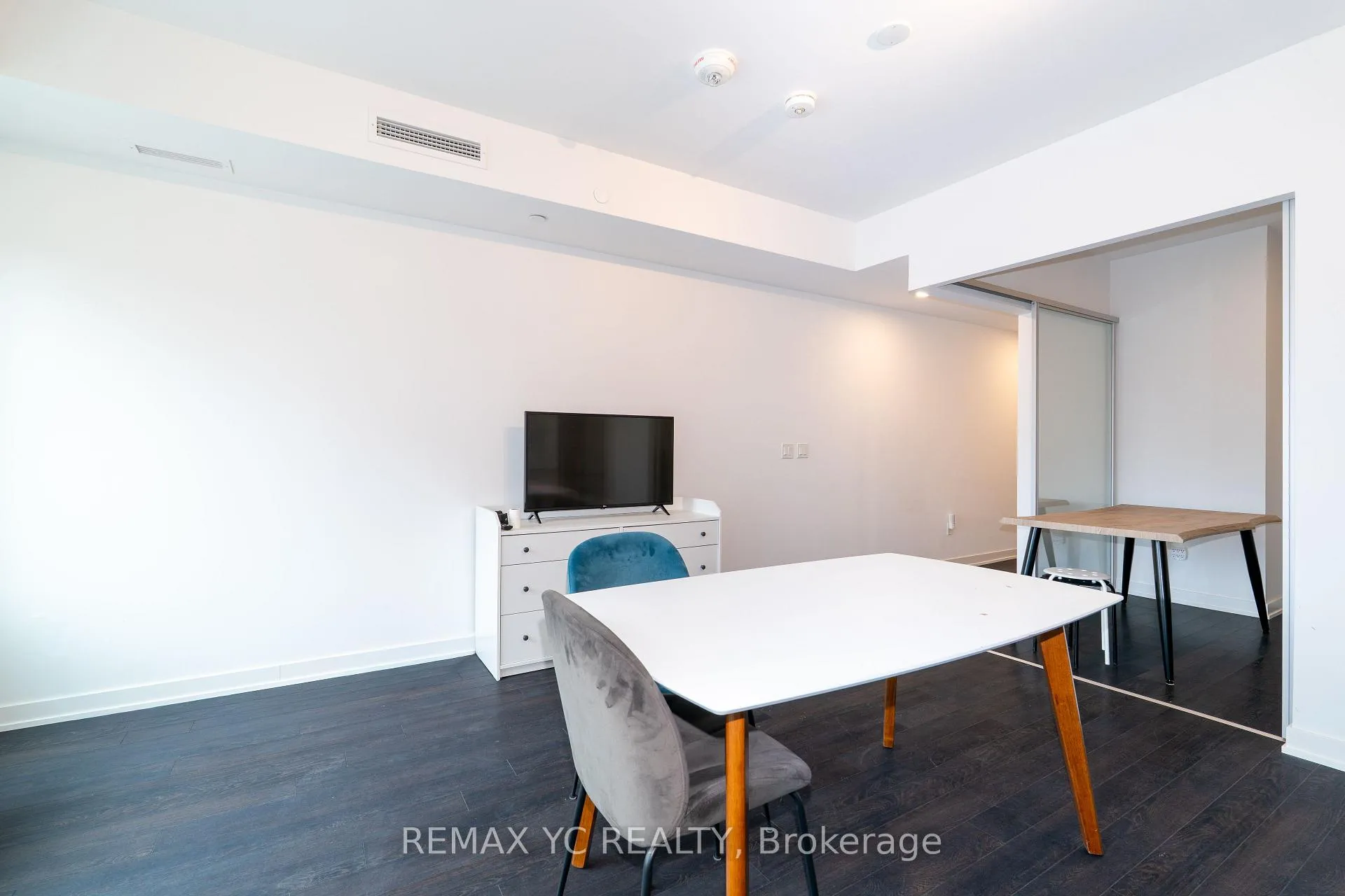 Photo 12 of Unit 306, 1 Cardiff Rd, Toronto, Mount Pleasant East — HOMEH