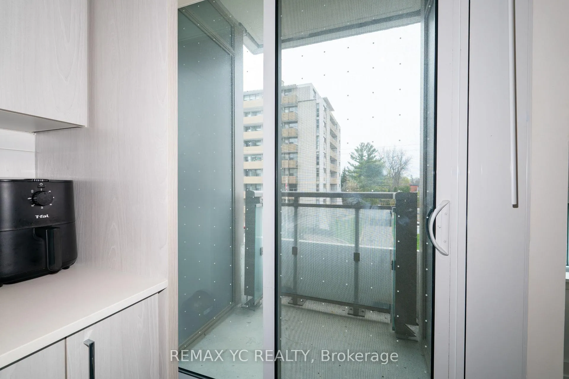 Photo 13 of Unit 306, 1 Cardiff Rd, Toronto, Mount Pleasant East — HOMEH