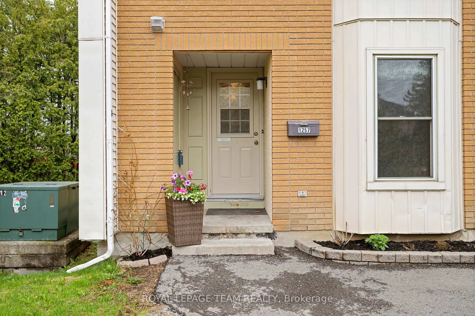Photo 2 of Unit 42, 1257 Priory Lane, Ottawa, Convent Glen North — HOMEH