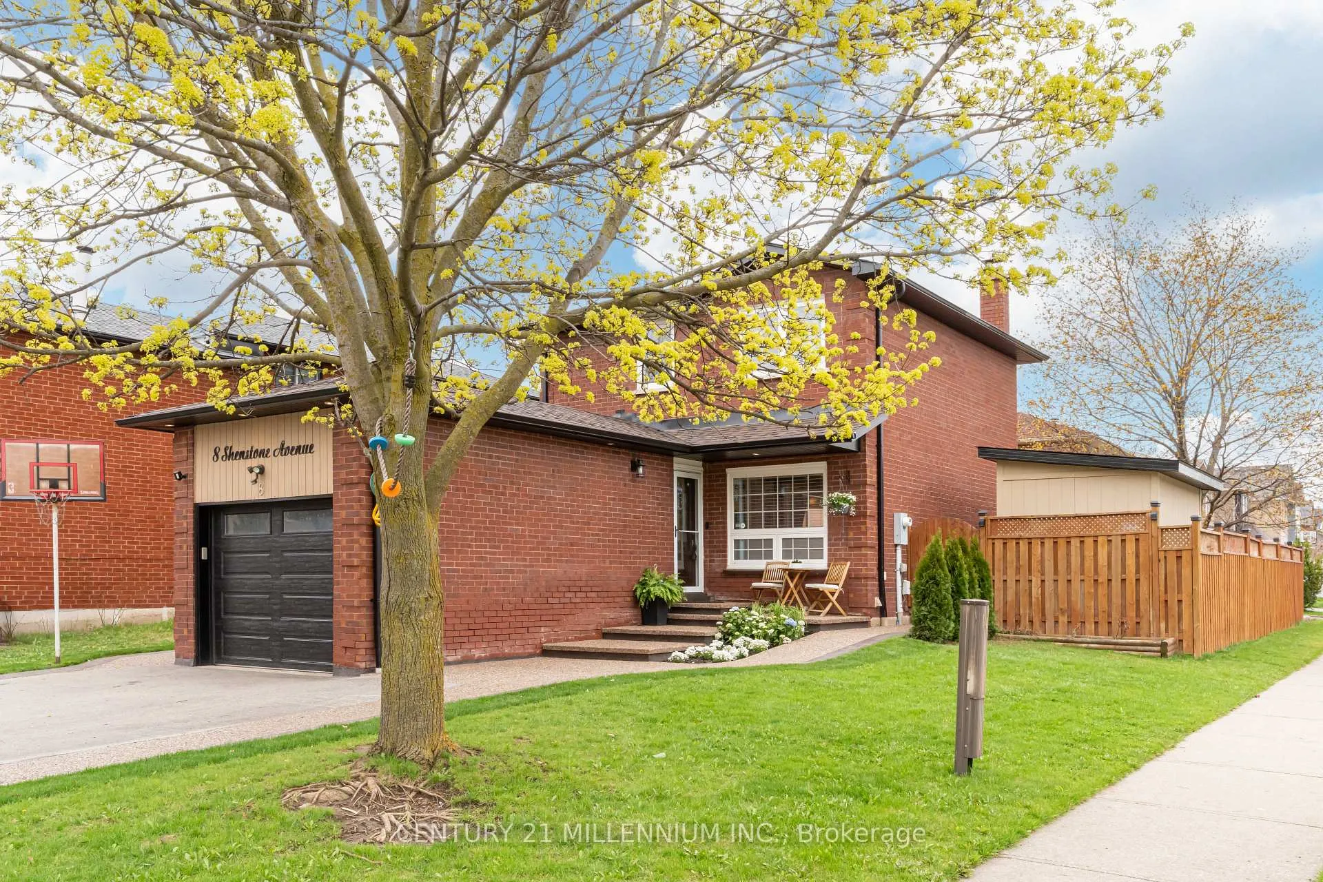 Photo 2 of 8 Shenstone Avenue, Brampton, Heart Lake West — HOMEH