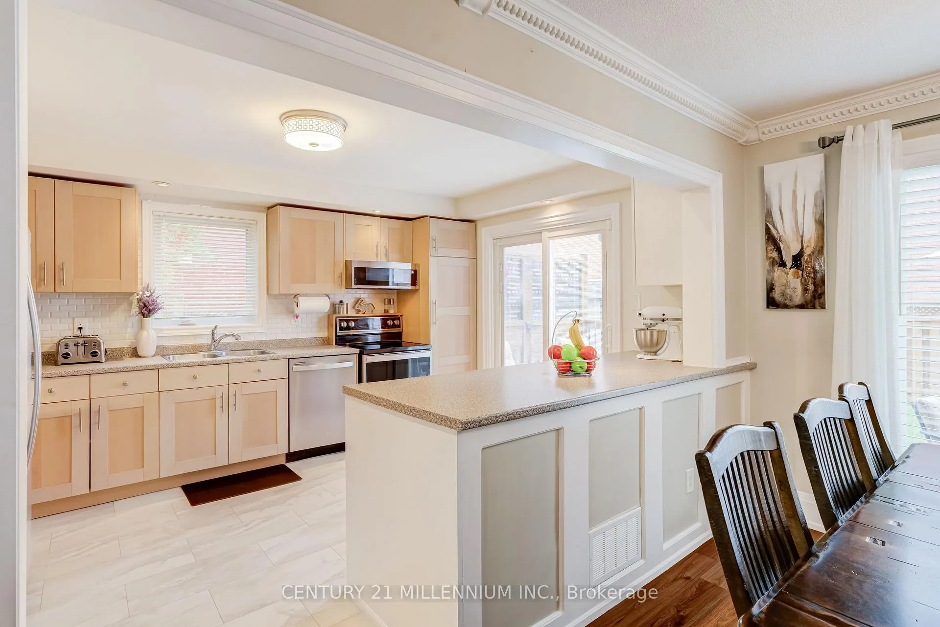 Photo 11 of 8 Shenstone Avenue, Brampton, Heart Lake West — HOMEH