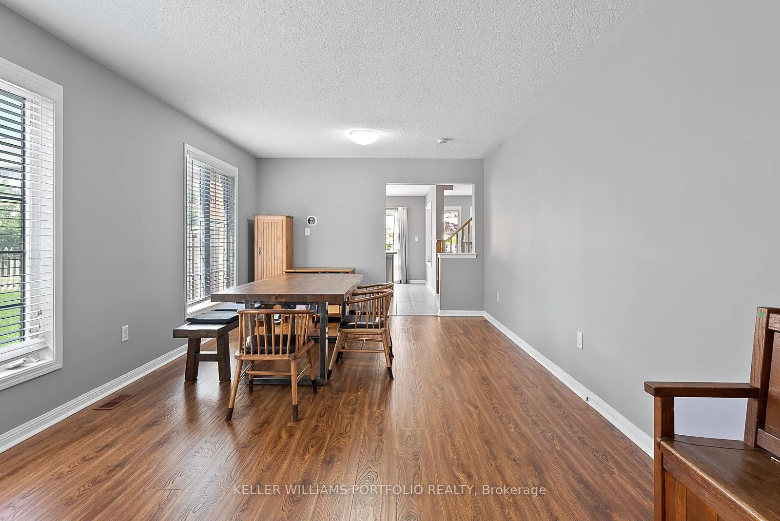 Photo 3 of 2412 Baintree Crescent, Oakville, Westmount — HOMEH