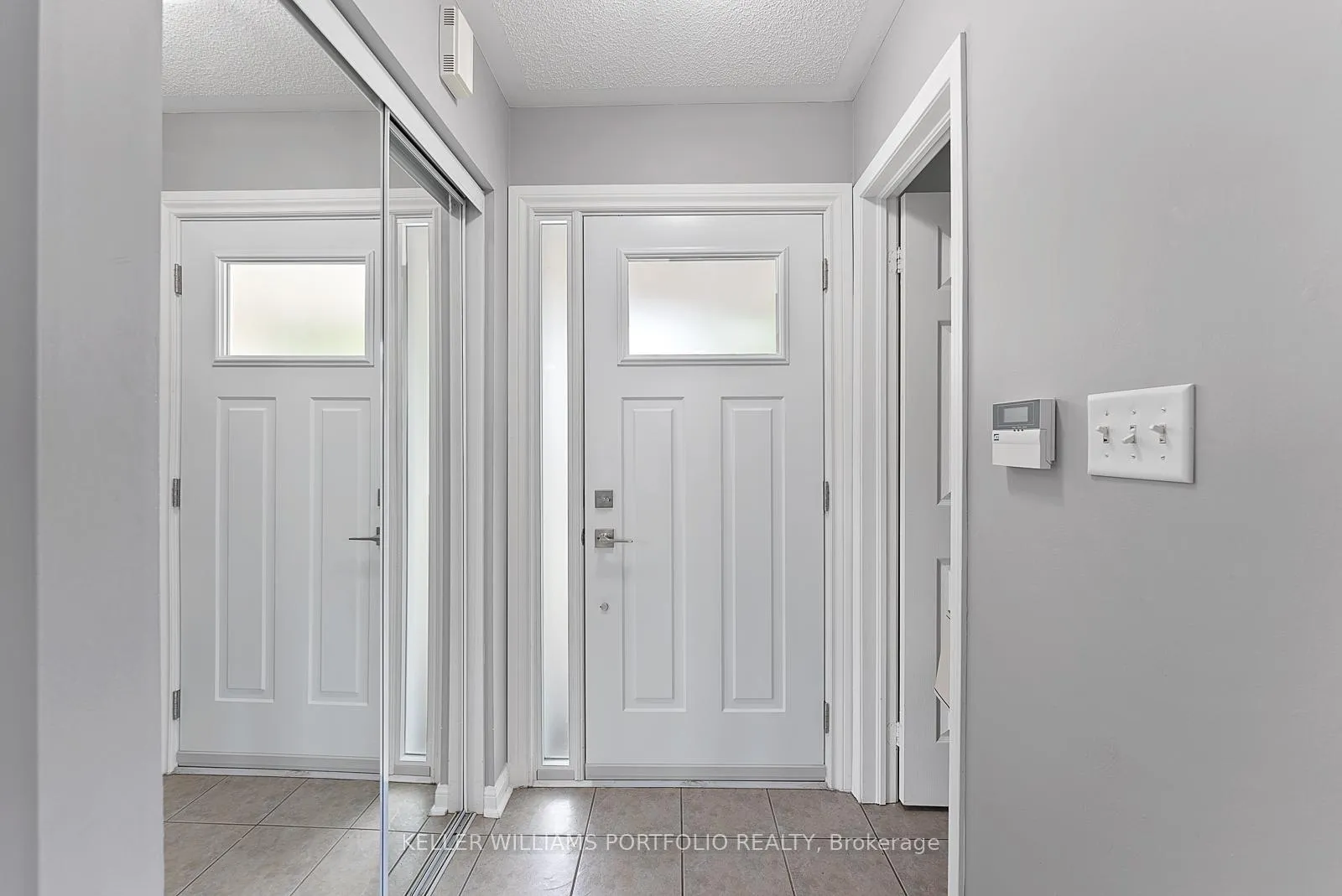 Photo 4 of 2412 Baintree Crescent, Oakville, Westmount — HOMEH