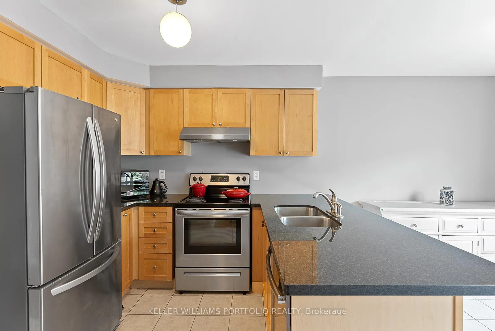 Photo 10 of 2412 Baintree Crescent, Oakville, Westmount — HOMEH