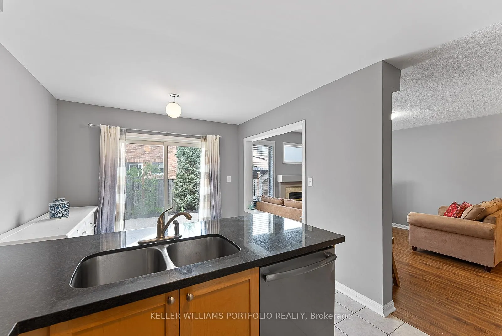 Photo 11 of 2412 Baintree Crescent, Oakville, Westmount — HOMEH