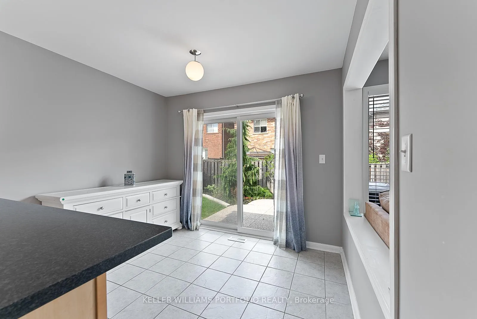 Photo 15 of 2412 Baintree Crescent, Oakville, Westmount — HOMEH
