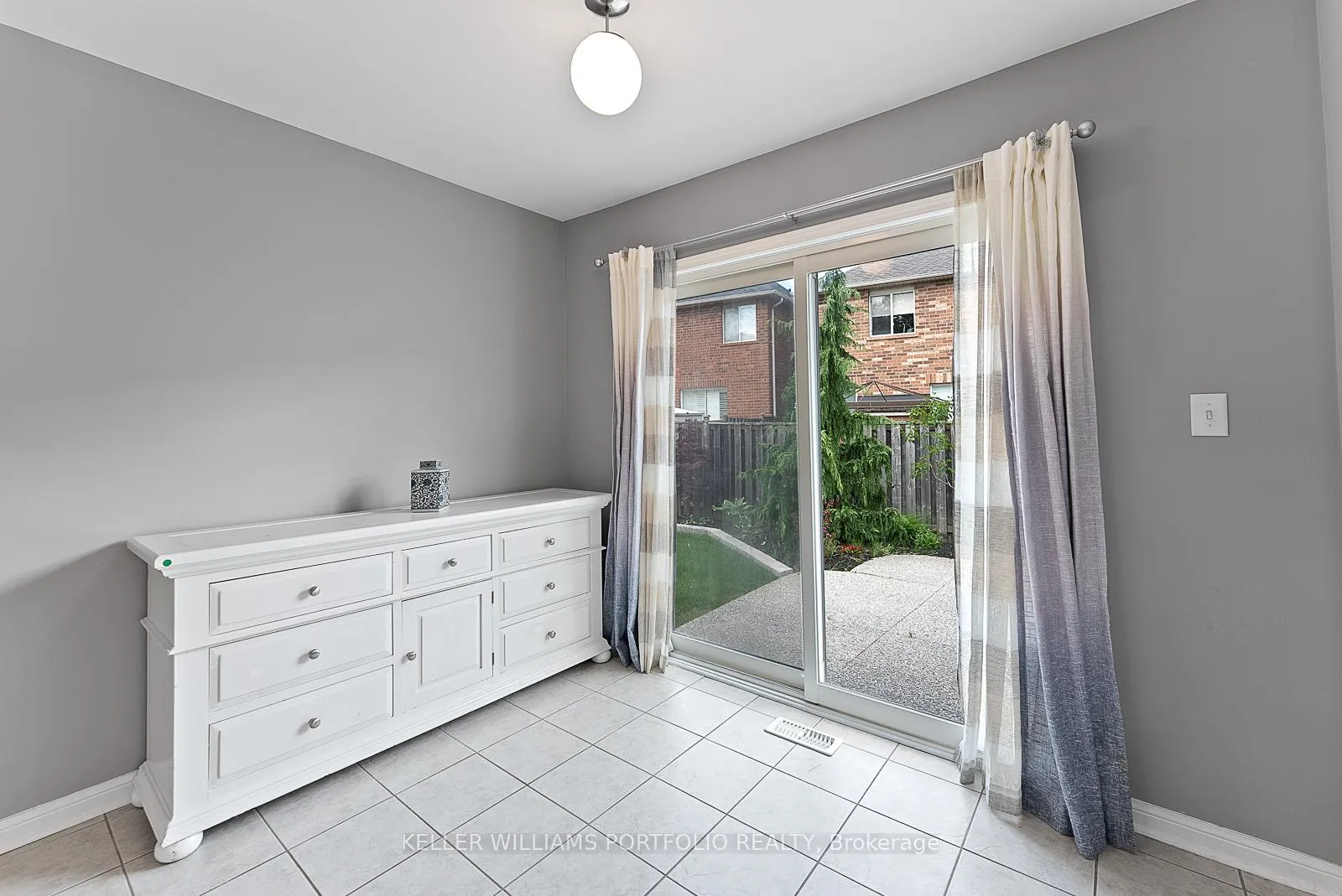 Photo 16 of 2412 Baintree Crescent, Oakville, Westmount — HOMEH
