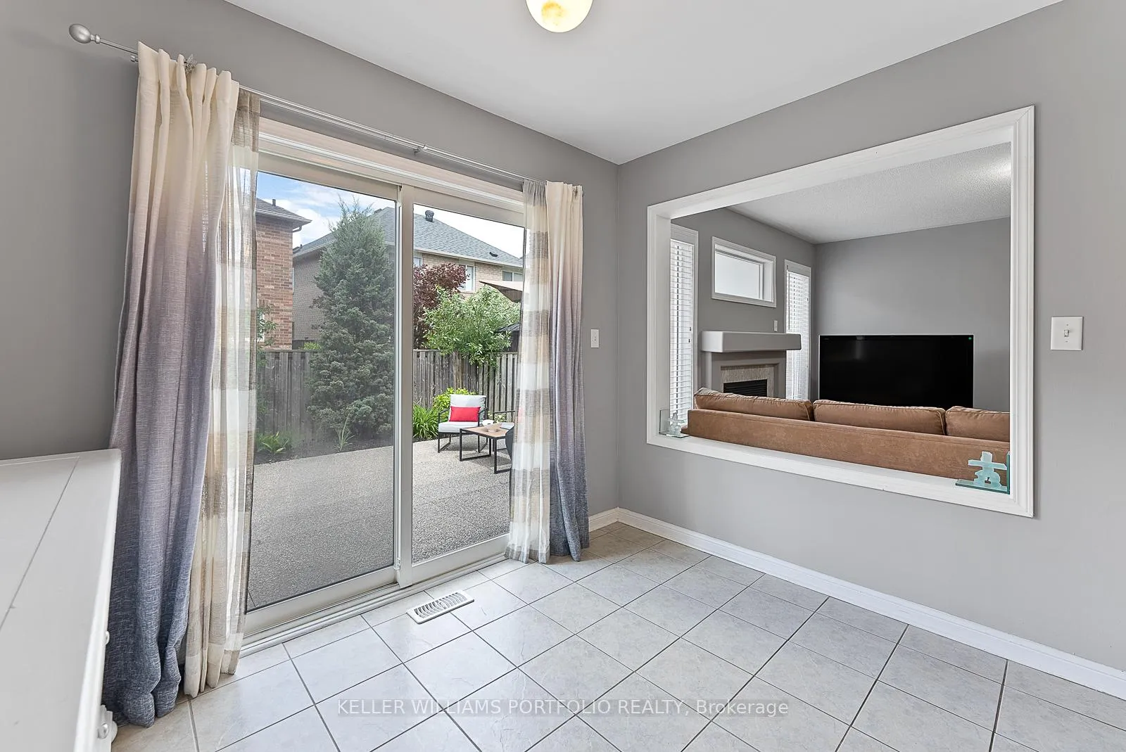 Photo 19 of 2412 Baintree Crescent, Oakville, Westmount — HOMEH