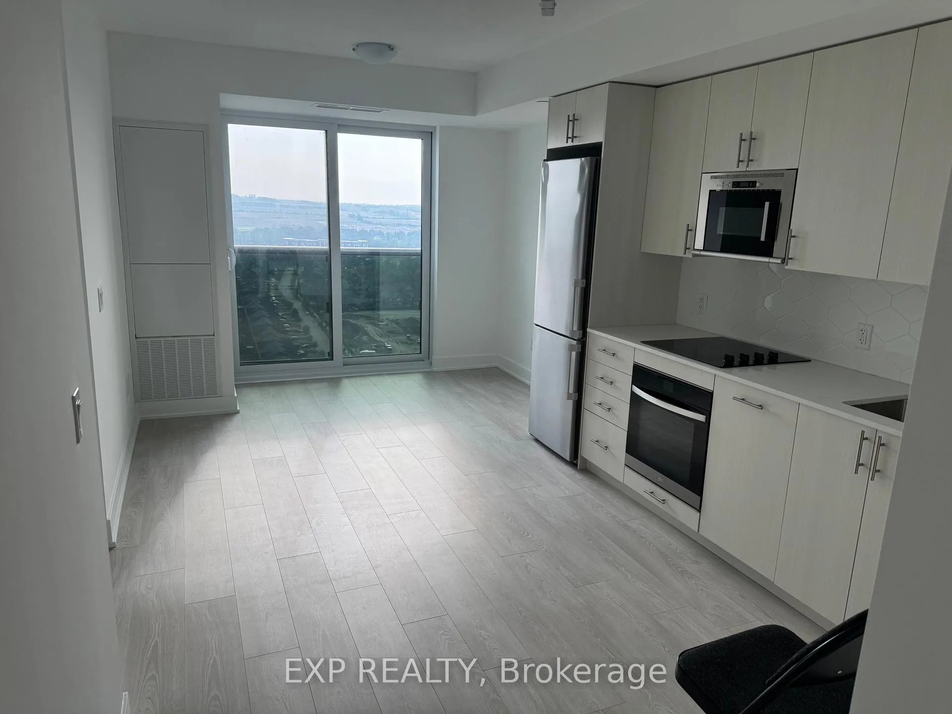 Photo 2 of Unit 2403, 2545 Simcoe Street N, Oshawa, Windfields — HOMEH