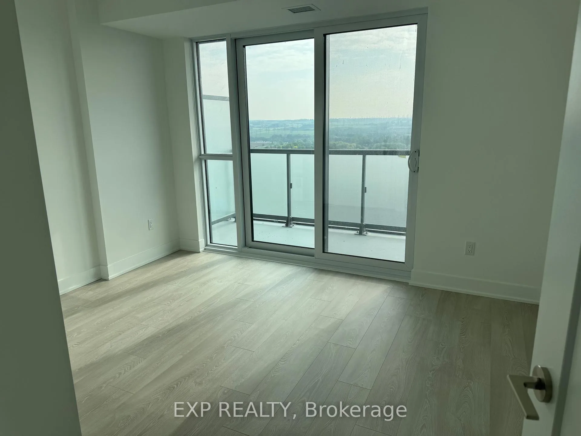 Photo 4 of Unit 2403, 2545 Simcoe Street N, Oshawa, Windfields — HOMEH