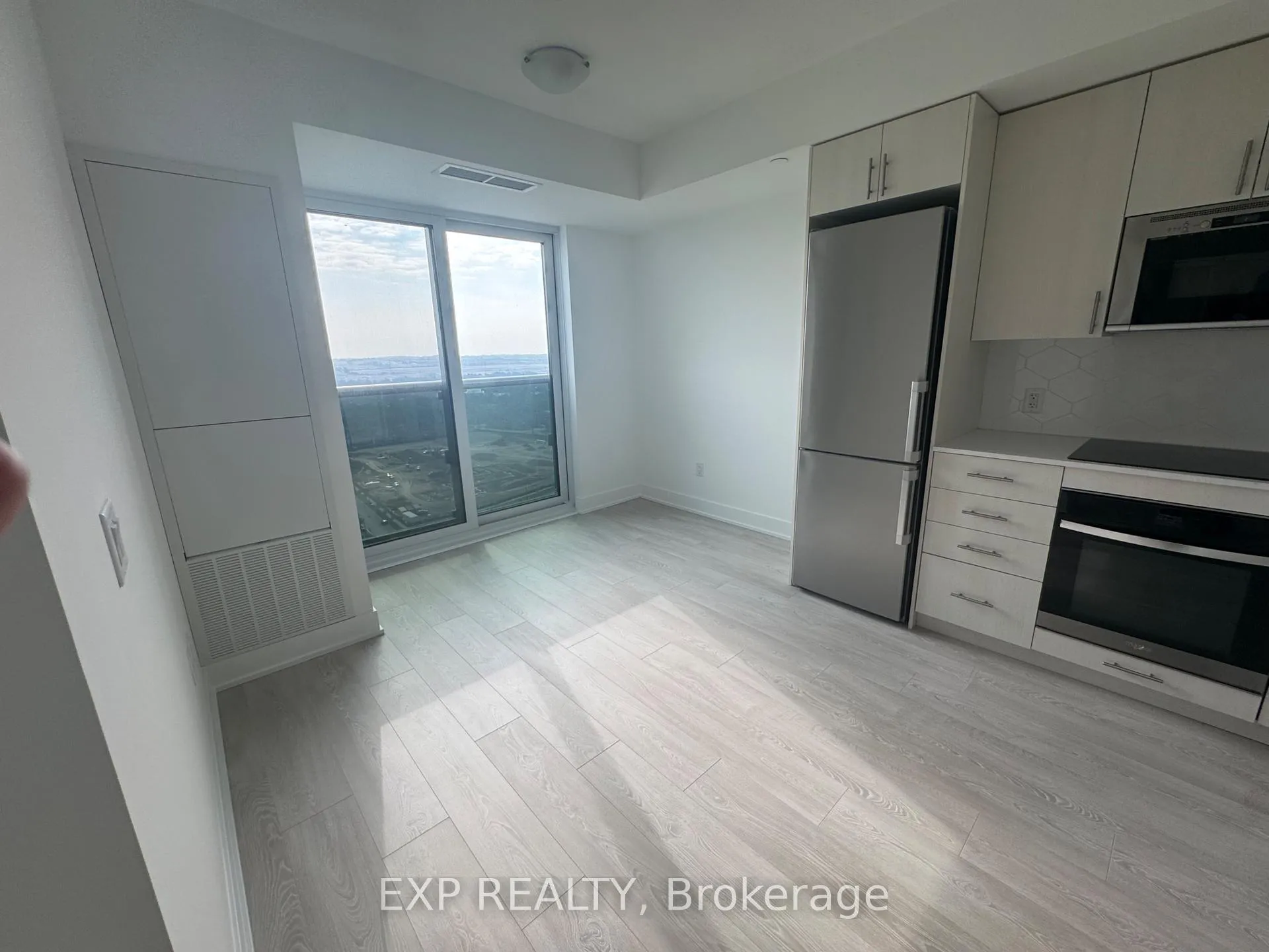 Photo 9 of Unit 2403, 2545 Simcoe Street N, Oshawa, Windfields — HOMEH