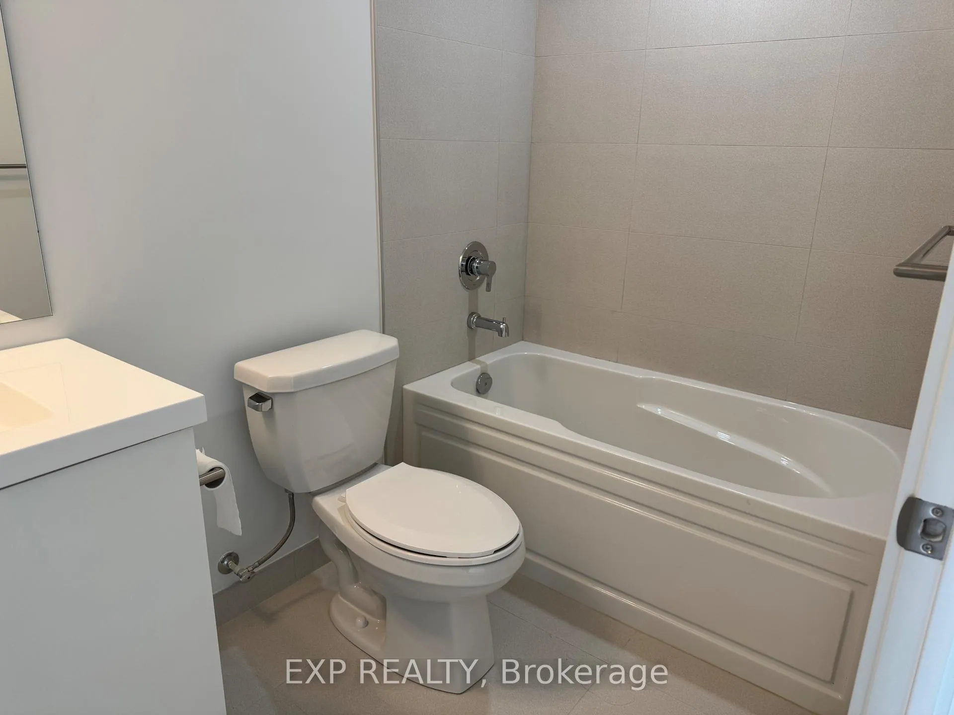 Photo 10 of Unit 2403, 2545 Simcoe Street N, Oshawa, Windfields — HOMEH
