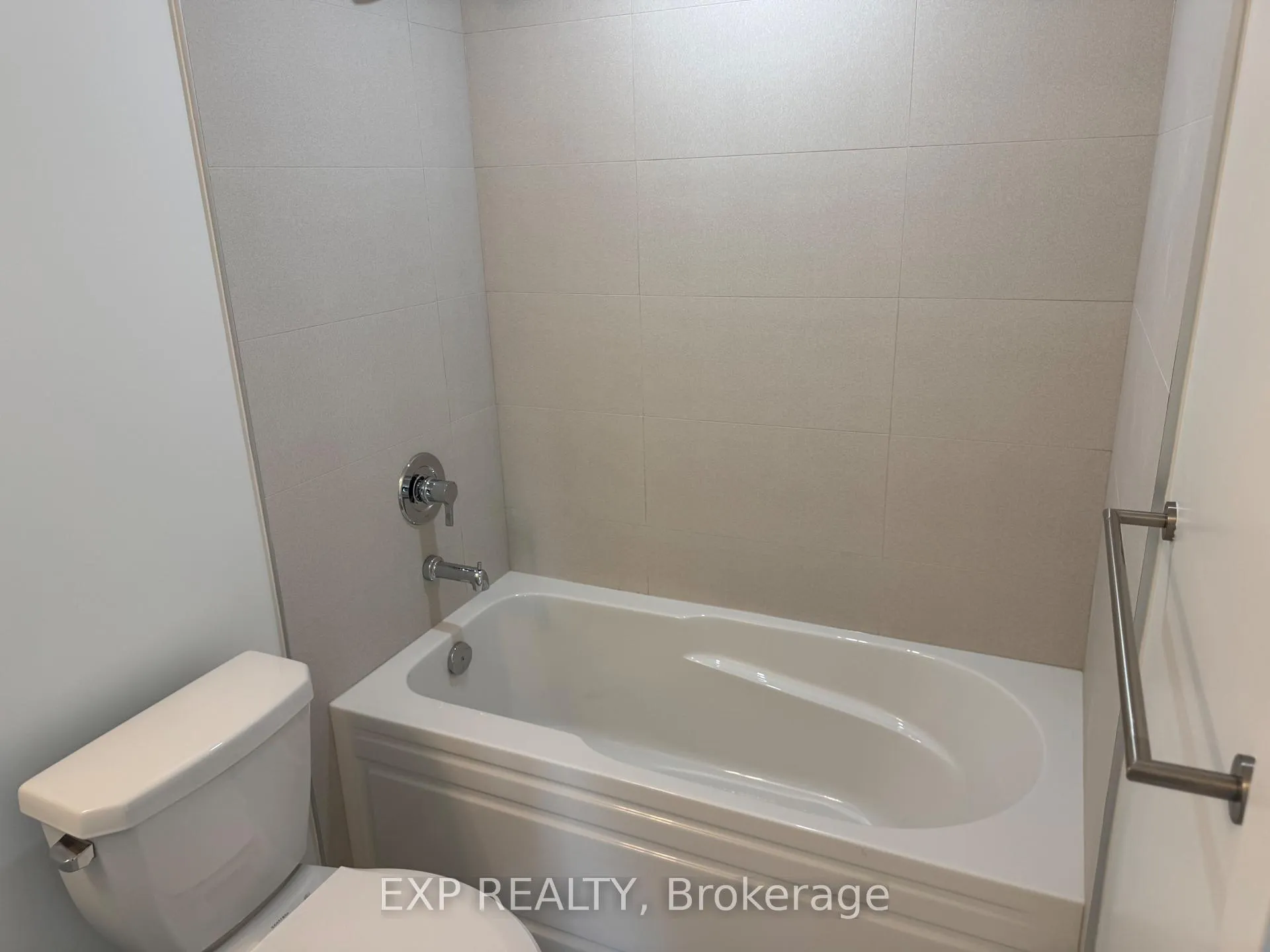 Photo 11 of Unit 2403, 2545 Simcoe Street N, Oshawa, Windfields — HOMEH