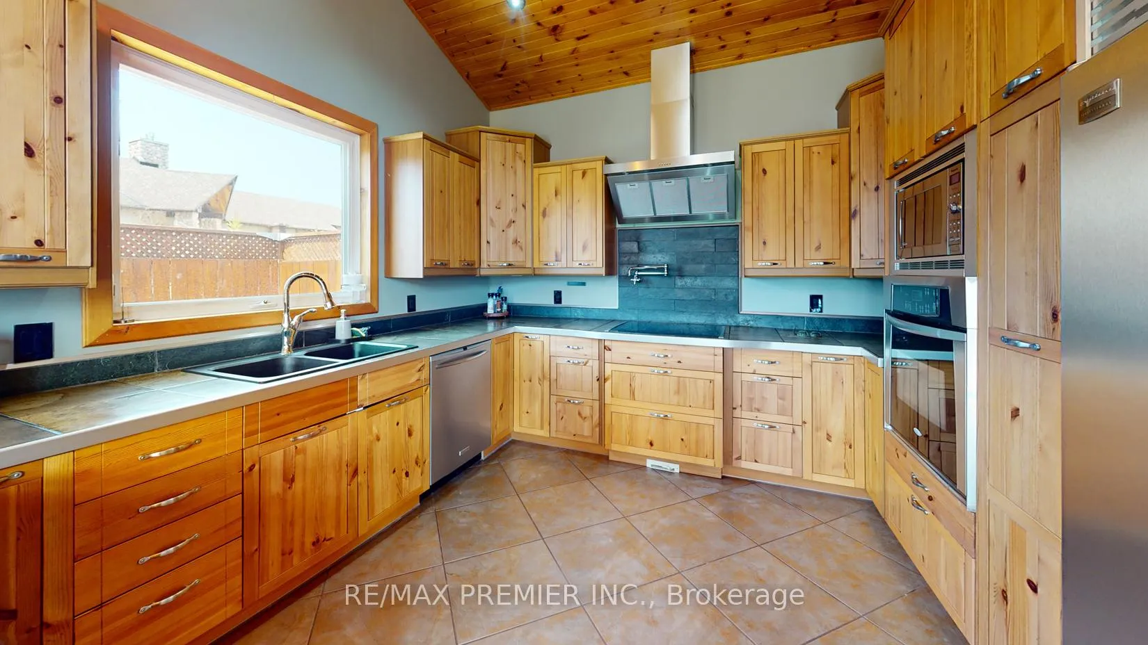 Photo 11 of 31 Paradise Boulevard, Ramara, Rural Ramara — HOMEH