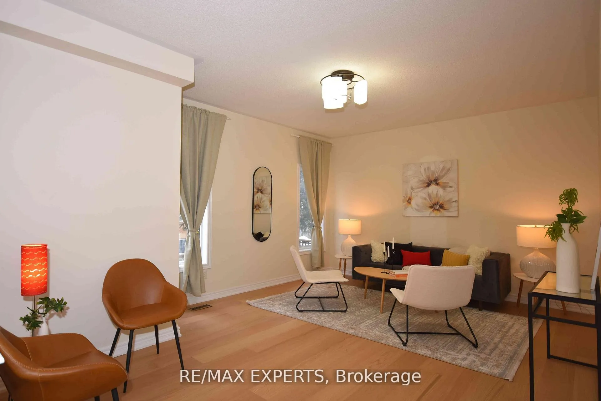 Photo 4 of Unit 7, 57 Drew Kelly Way, Markham, Buttonville — HOMEH