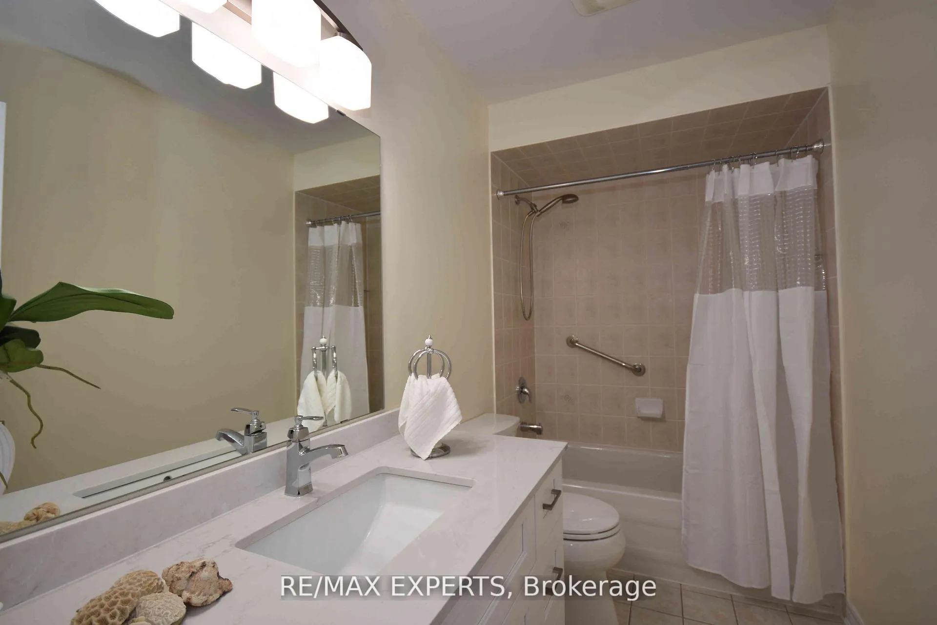 Photo 26 of Unit 7, 57 Drew Kelly Way, Markham, Buttonville — HOMEH