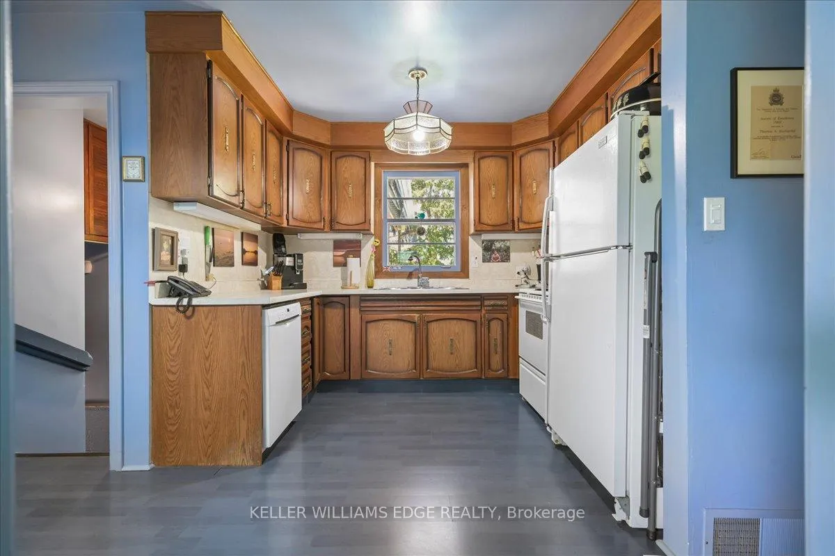 Photo 16 of 2117 Edinburgh Drive, Burlington, Brant — HOMEH