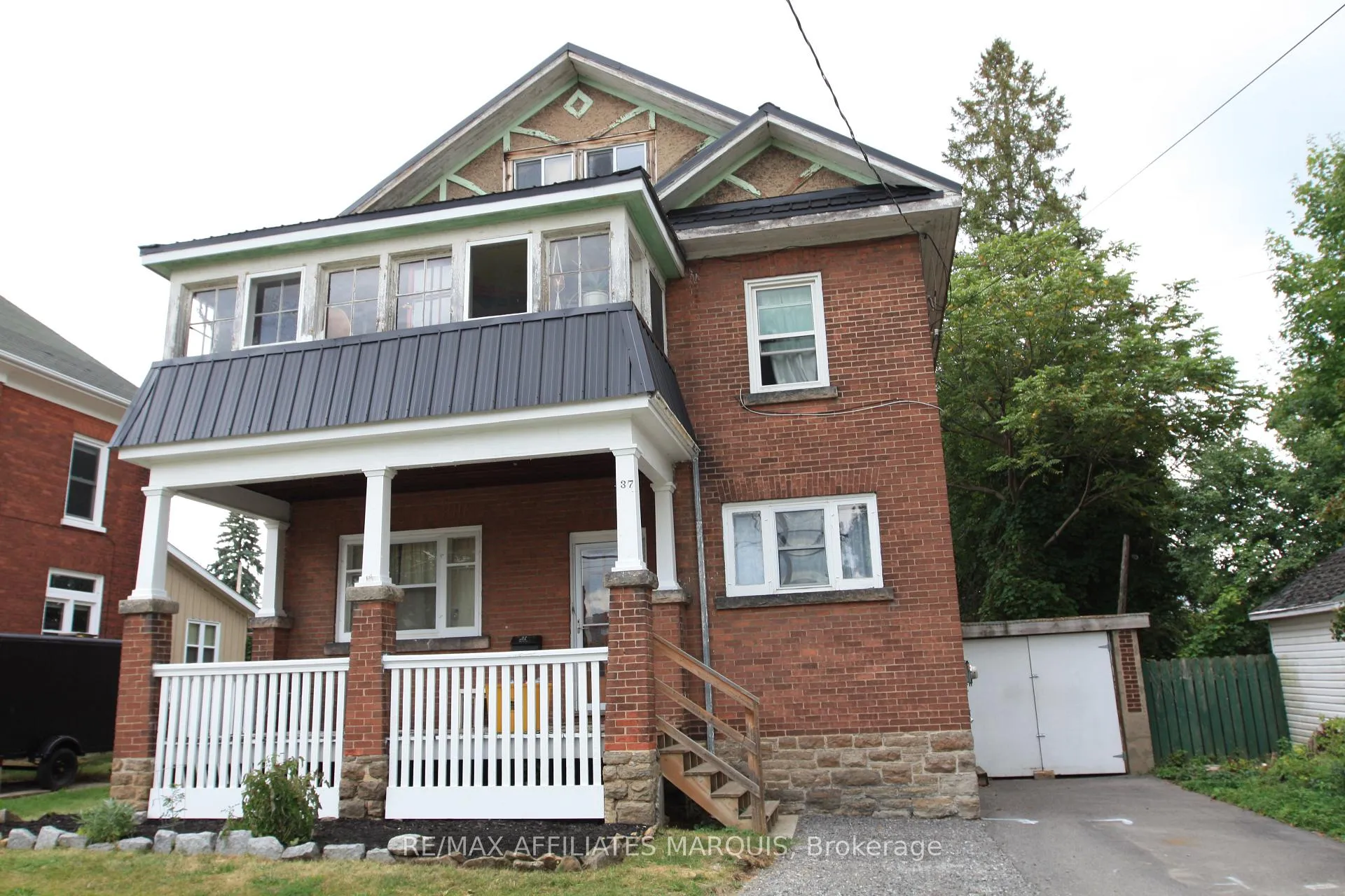 Photo 2 of 37 Mcgill Street S, Smiths Falls — HOMEH