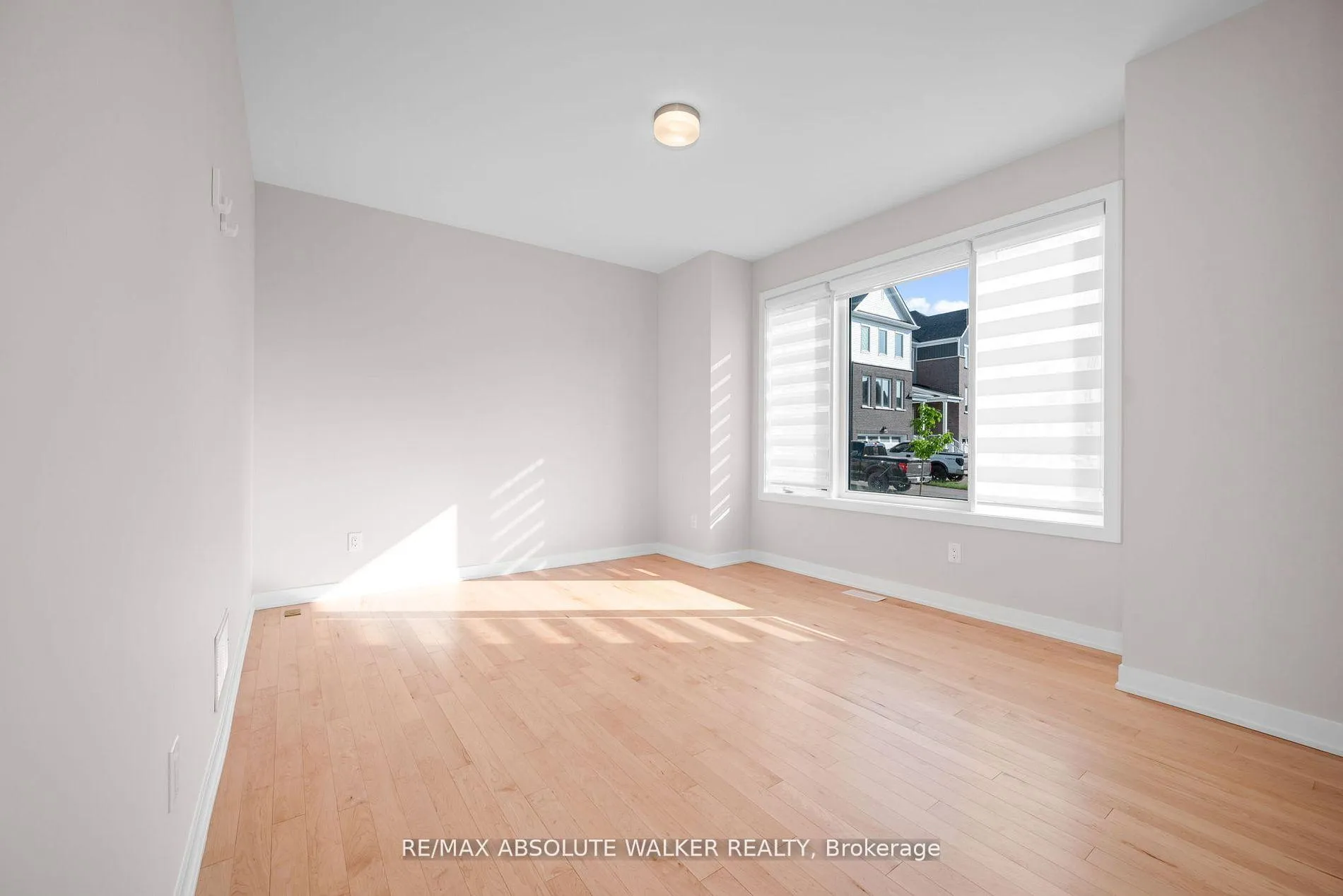 Photo 4 of 440 Appalachian Circle, Ottawa, Barrhaven - Half Moon Bay — HOMEH