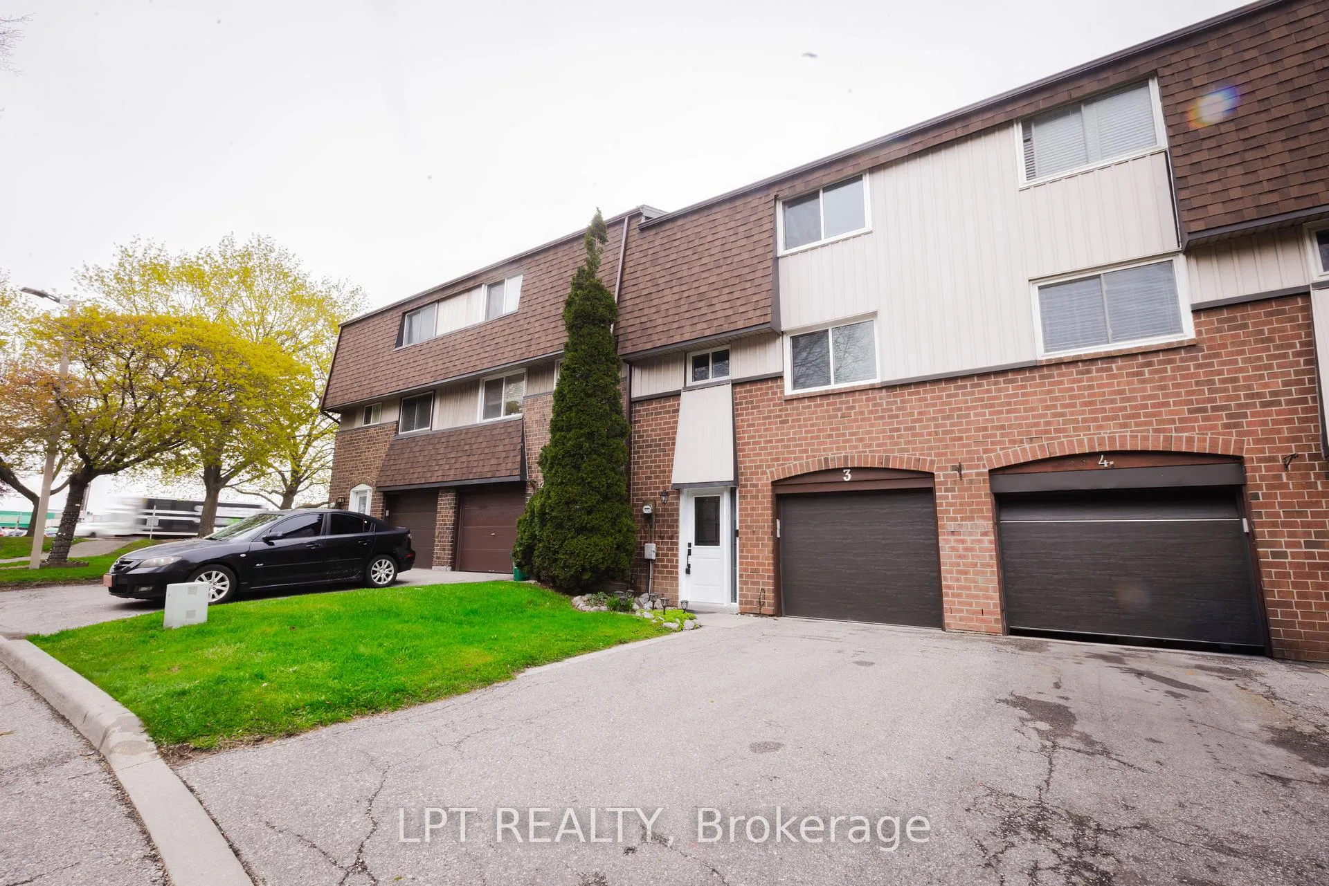 Photo 2 of Unit 3, 318 Laurier Avenue, Milton, Old Milton — HOMEH