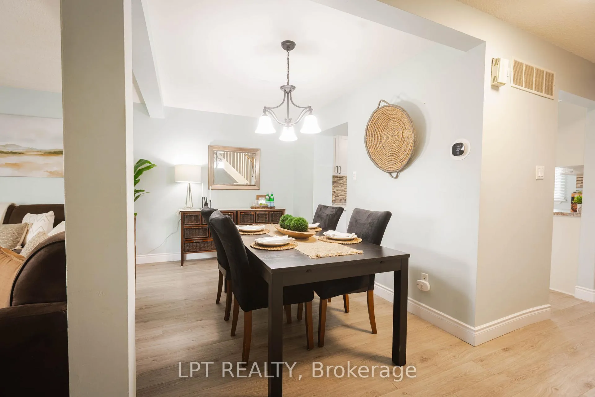 Photo 6 of Unit 3, 318 Laurier Avenue, Milton, Old Milton — HOMEH