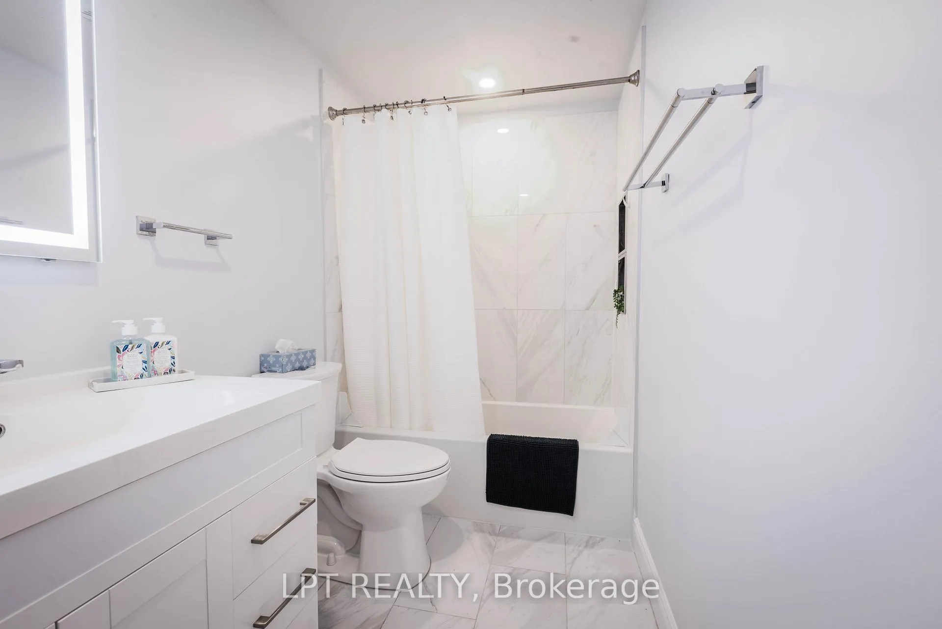 Photo 18 of Unit 3, 318 Laurier Avenue, Milton, Old Milton — HOMEH