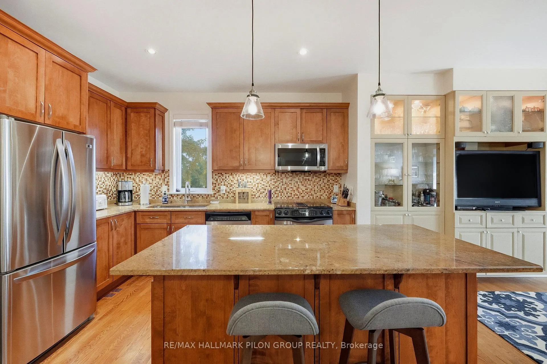 Photo 3 of 2380 Virginia Drive, Ottawa, Guildwood Estates - Urbandale Acres — HOMEH