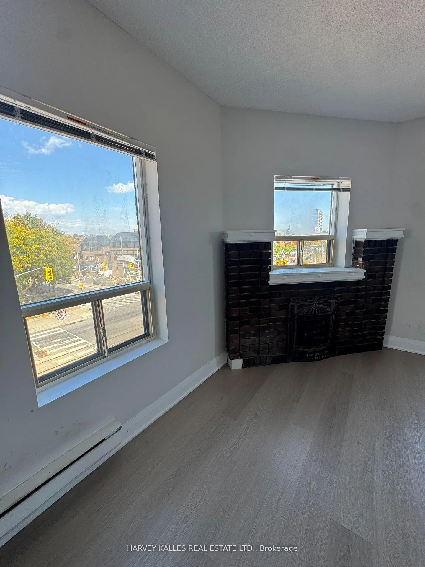 Photo 3 of Unit 6, 98 Northcliffe Boulevard, Toronto, Oakwood Village — HOMEH