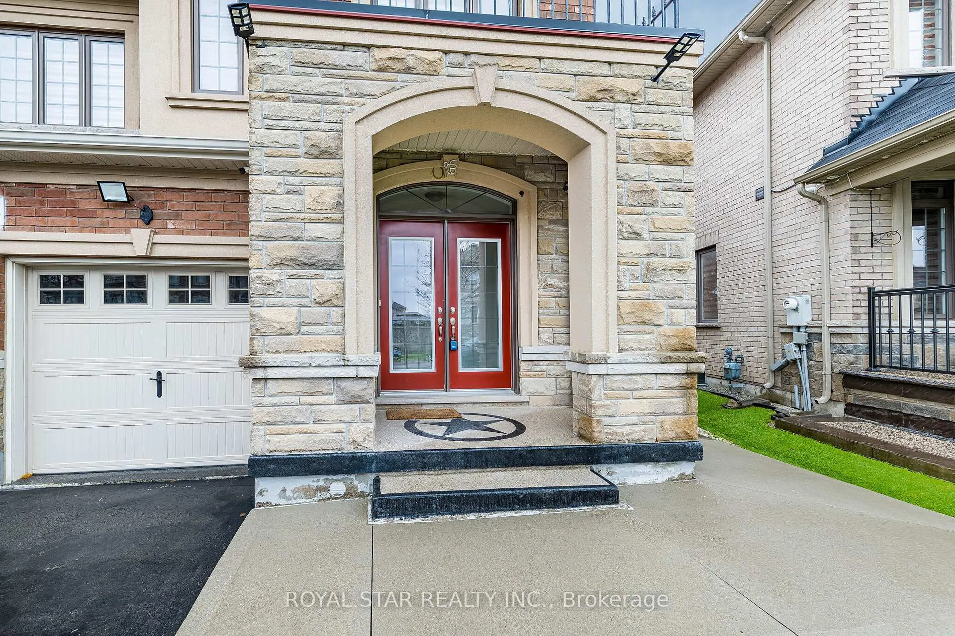 Photo 4 of 44 Hammerhead Road, Brampton, Northwest Brampton — HOMEH
