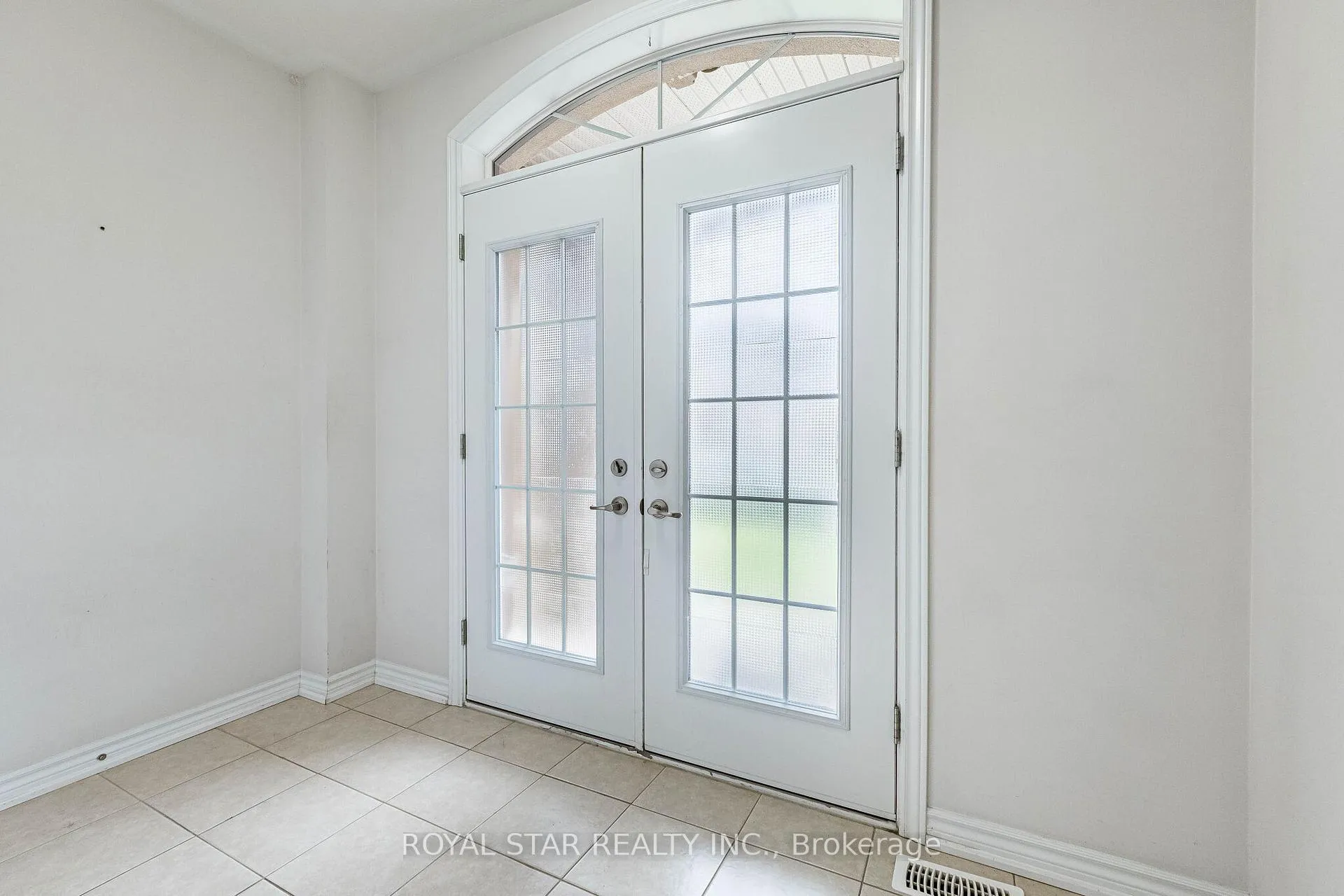 Photo 7 of 44 Hammerhead Road, Brampton, Northwest Brampton — HOMEH