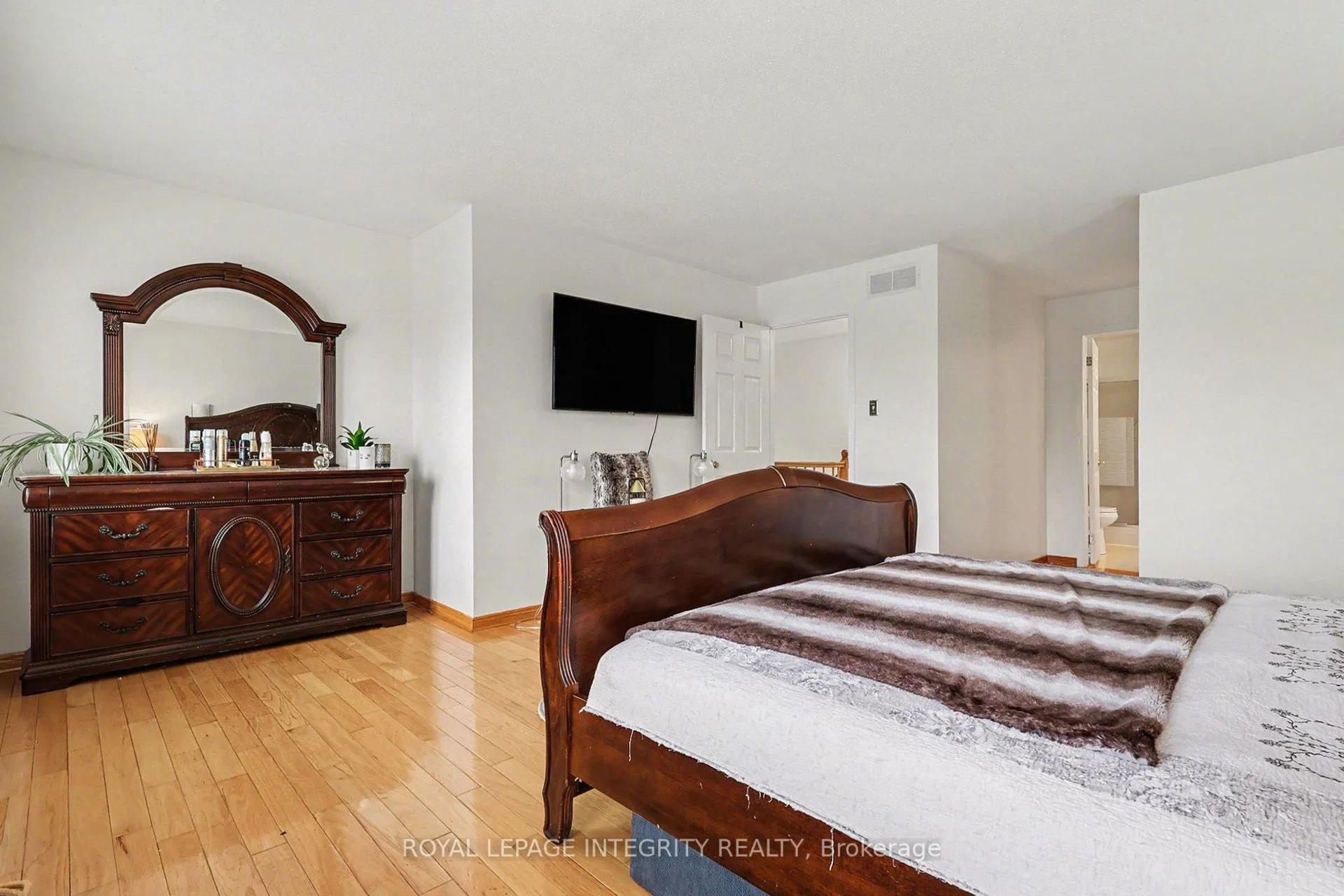 Photo 16 of 2103 Gardenway Drive, Ottawa, Fallingbrook/Gardenway South — HOMEH